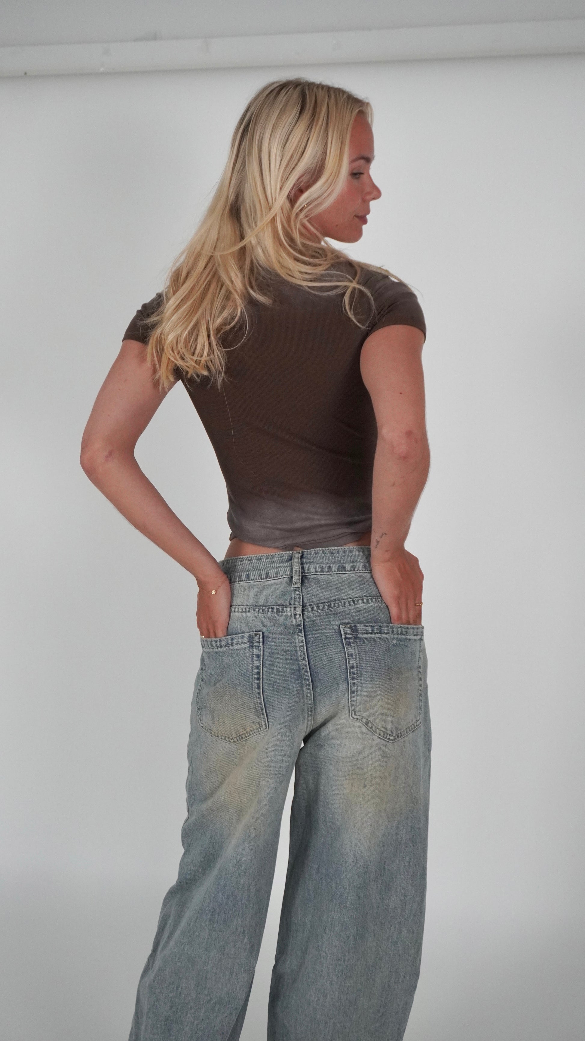 STEP DISTRESSED JEANS